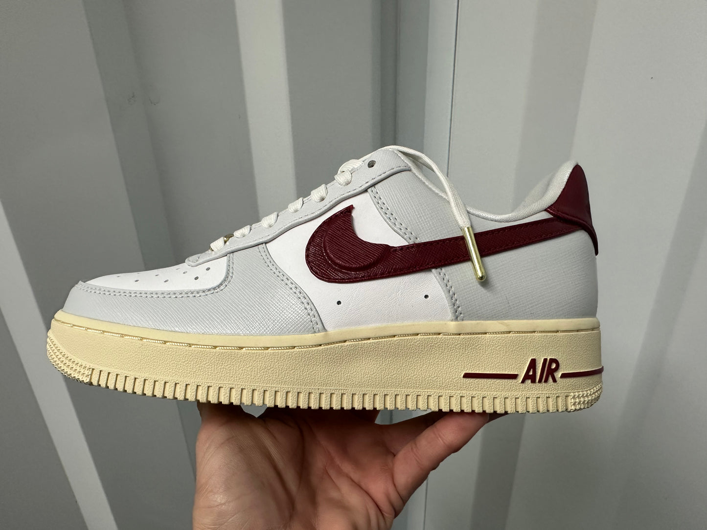 Women's Air Force 1 Low SE 'Photon Dust/Team Red' | 7.5