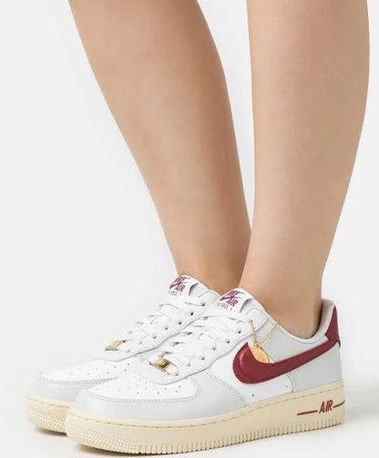 Women's Air Force 1 Low SE 'Photon Dust/Team Red' | 7.5